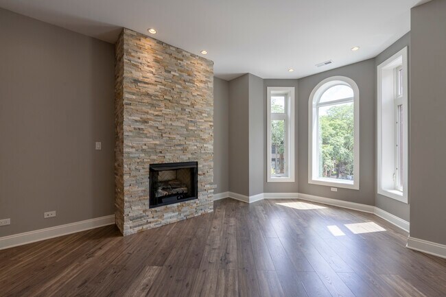 Building Photo - 1254 N Hoyne Ave
