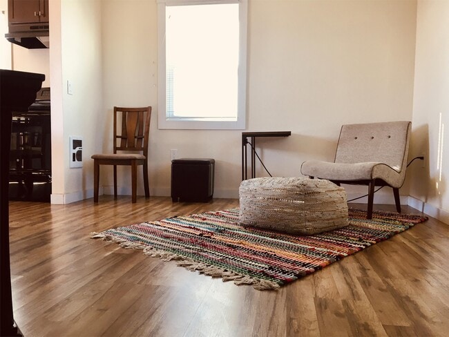 Building Photo - 4550 Lakeshore Blvd