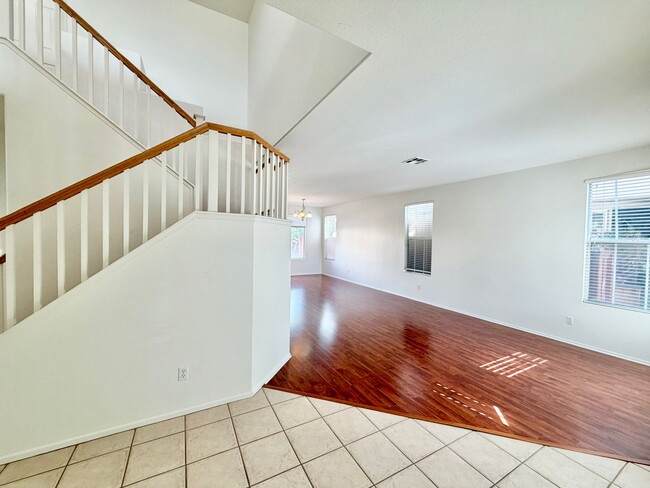 Building Photo - Spacious Oak Creek Cul-de-Sac Home with 5 Bedrooms & 3-Car Garage