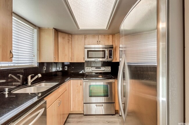 Building Photo - AWESOME GROUND FLOOR CONDO IN OREM