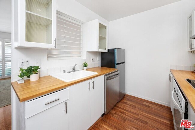 Building Photo - 1440 23rd St