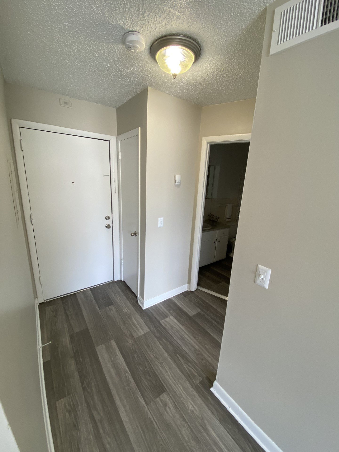 Building Photo - 1005 Hickory Hill Ln