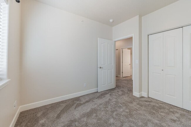Building Photo - 6670 N Spurwing Loop