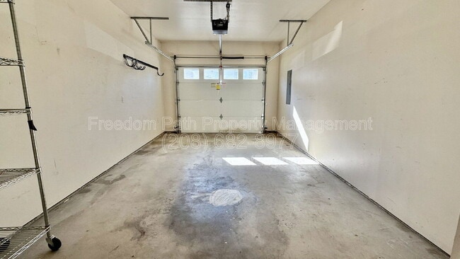 Building Photo - 302 Ashlin Ct