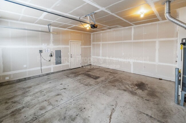 Building Photo - 8915 W Red St