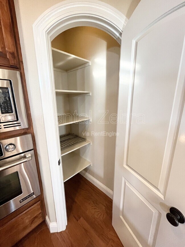 Building Photo - 13045 Ridgewood Way