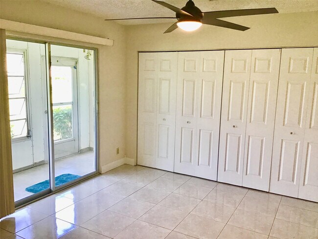 Building Photo - 135 Fanshaw D