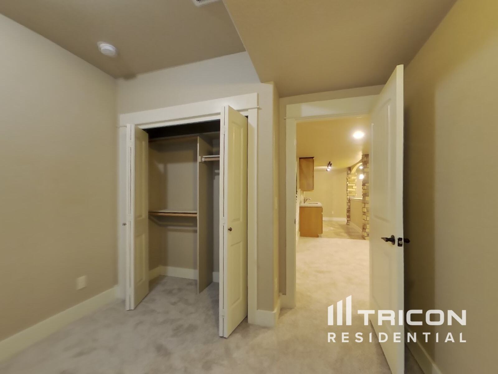Building Photo - 4215 Woodlake Ln