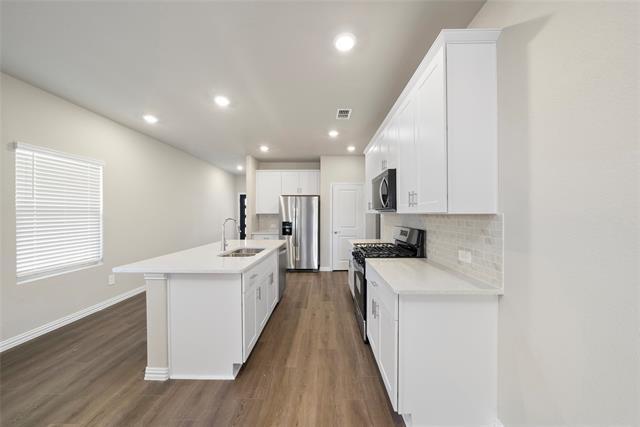 Building Photo - 704 Hemingway Ln