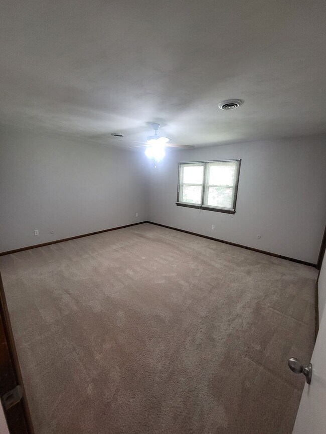 Building Photo - EASTON PLACE