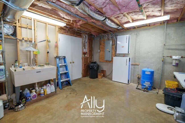 Building Photo - 2733 Southern Hills Ct