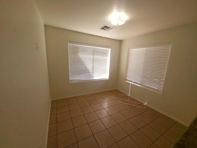 Building Photo - Spacious 3BR Phx Home for Rent!
