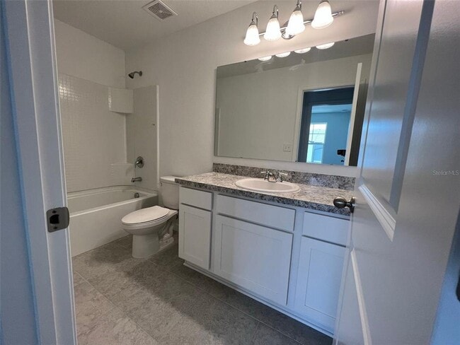 Building Photo - 545 Madison Dr