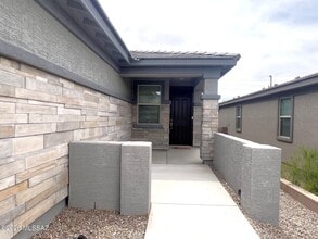 Building Photo - 353 N Spring Flower Dr