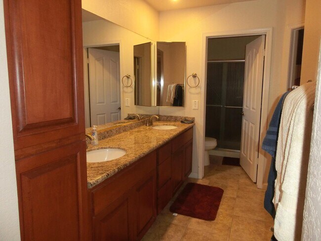 Building Photo - 8646 W Rockwood Dr