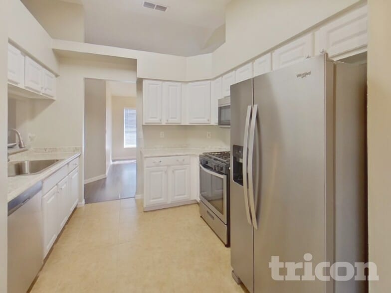 Building Photo - 15115 Margaux Dr