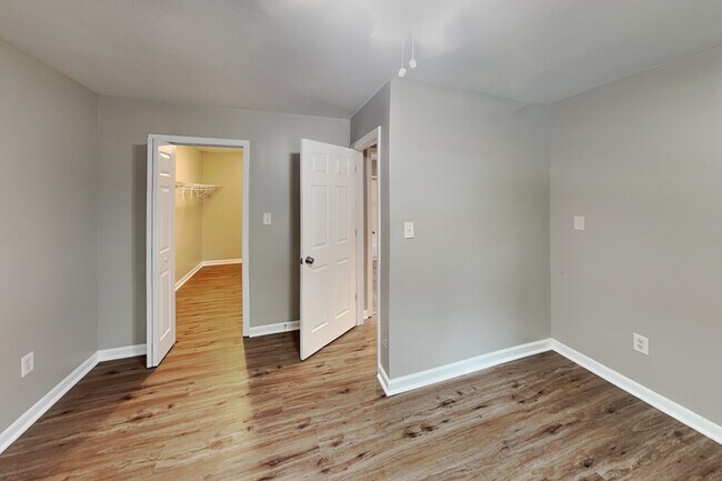 Building Photo - 263 Fenster Dr