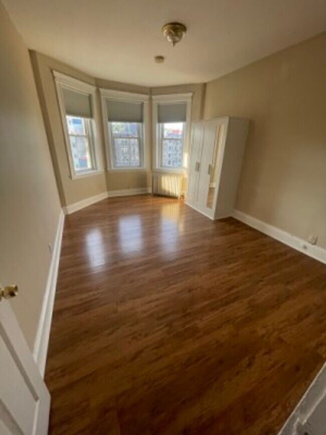Building Photo - Allston 2 bedroom apartment - Available 6/1