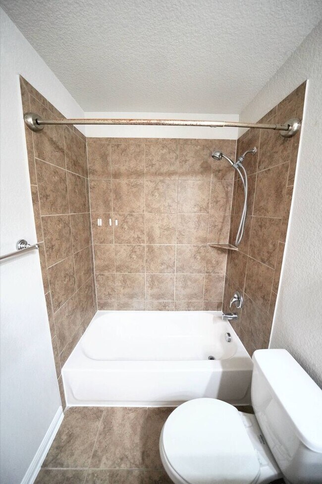 Building Photo - Beautiful Rental in Converse! Realtor Comm...