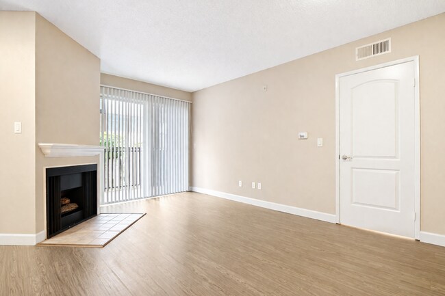 Building Photo - 514 S Catalina St