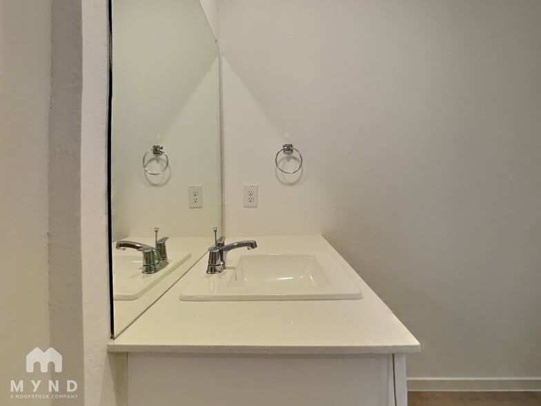 Building Photo - 302 Gadwall Ave