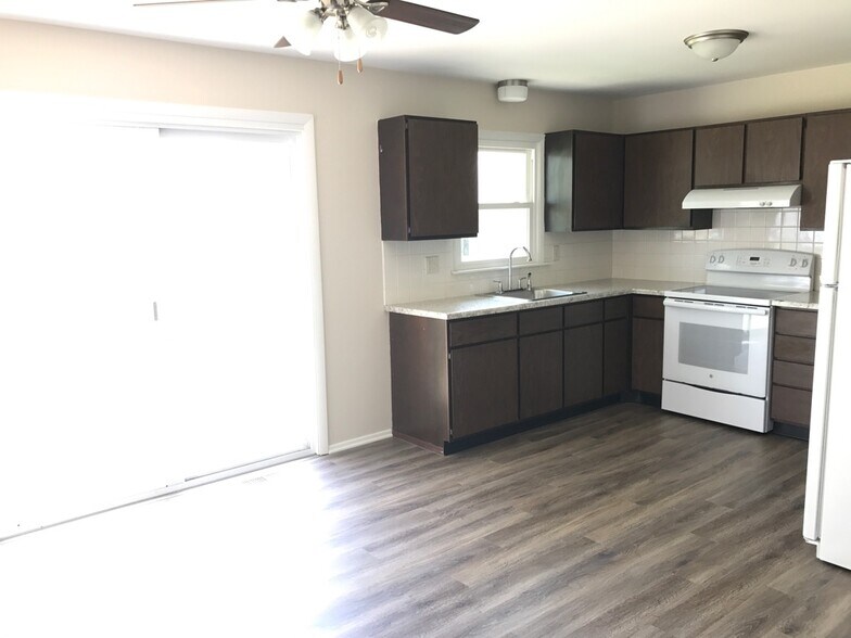 Building Photo - 208 Diane Dr