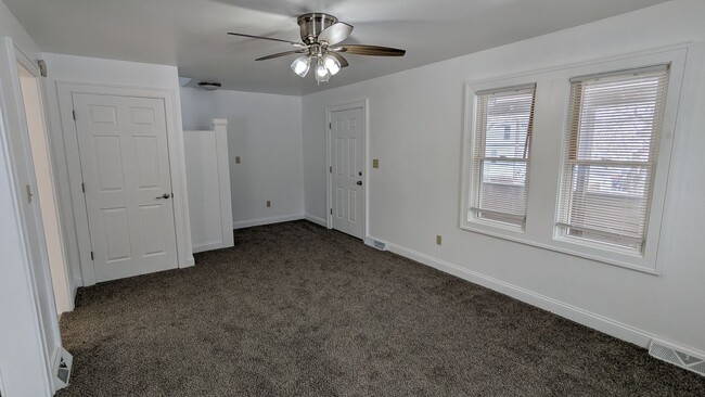 Building Photo - Newly renovated 3-bedroom, 1-bathroom hous...