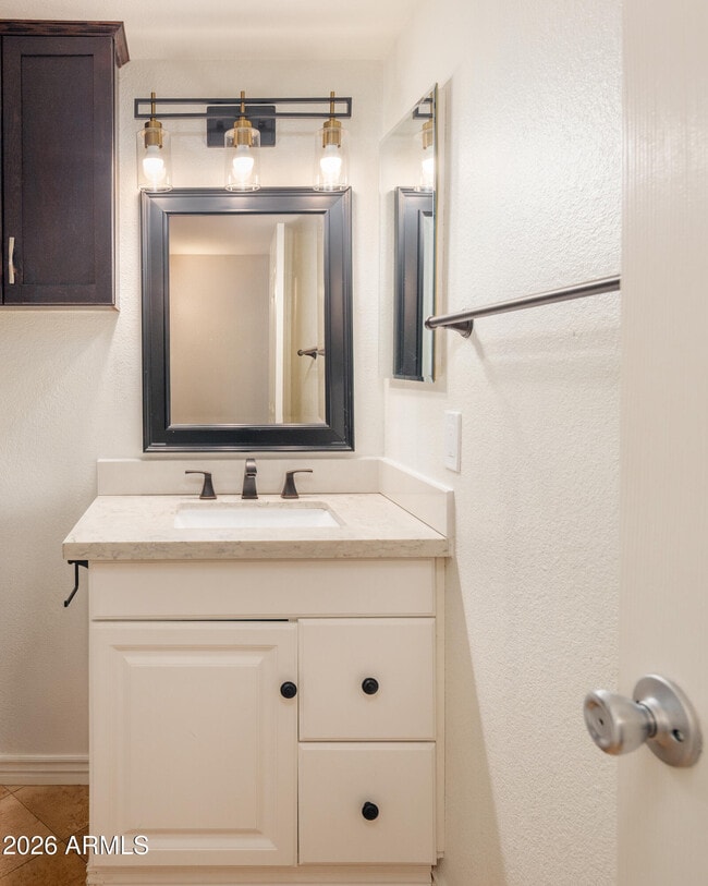 Building Photo - 4916 E Pershing Ave