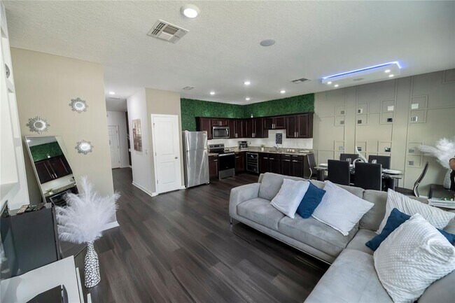 Building Photo - 844 Grandin St