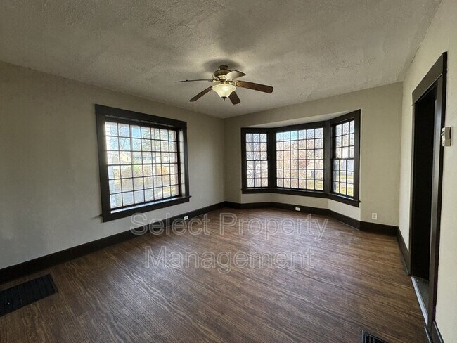 Building Photo - 1230 W Wildwood Ave