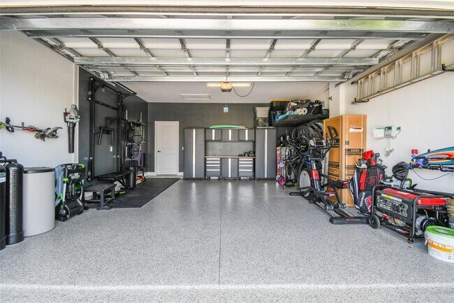 Building Photo - 9571 Little Bluestem Dr