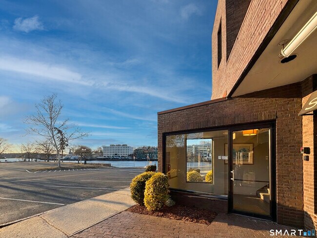 Building Photo - 14 Post Rd E