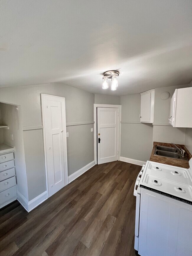 Upper unit - 2231 S 58th St