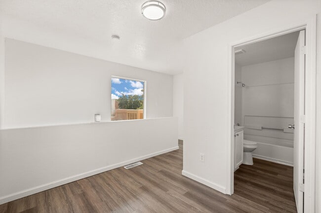 Building Photo - 2943 Quail Pointe Dr NW