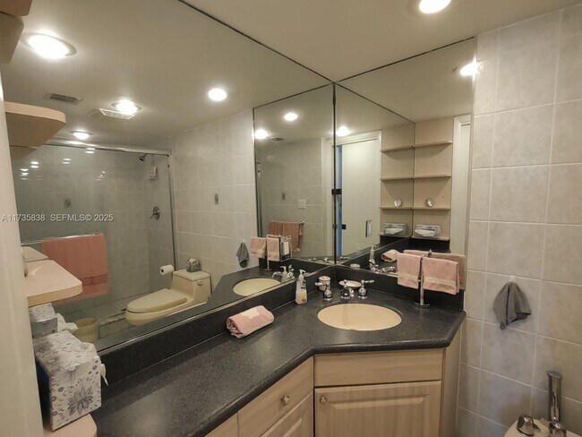 Building Photo - 10200 S Ocean Dr