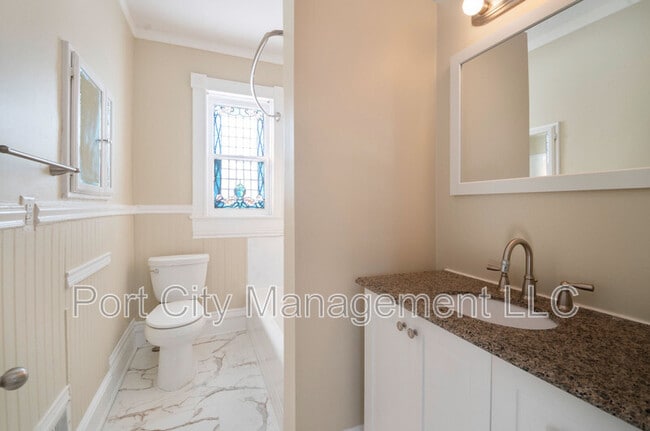 Building Photo - 5327 Wesley Ave