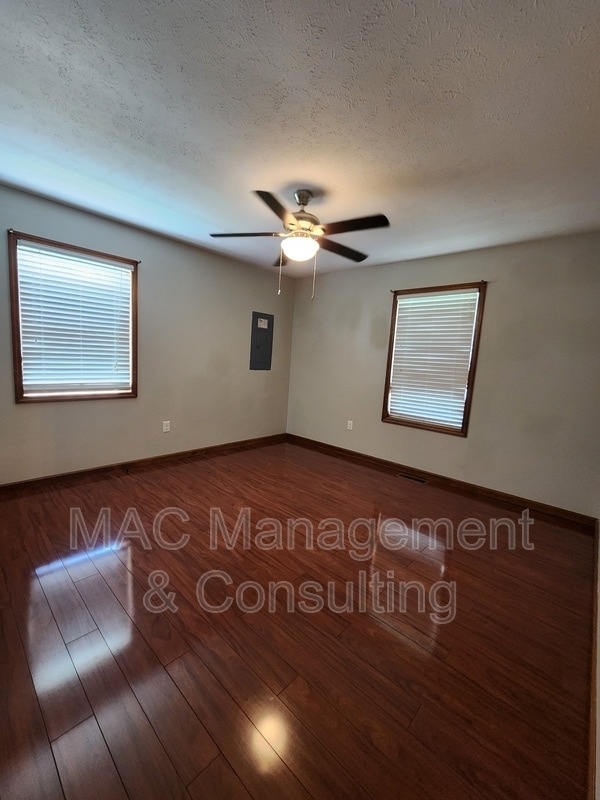 Building Photo - 1606 Brookdale Ave