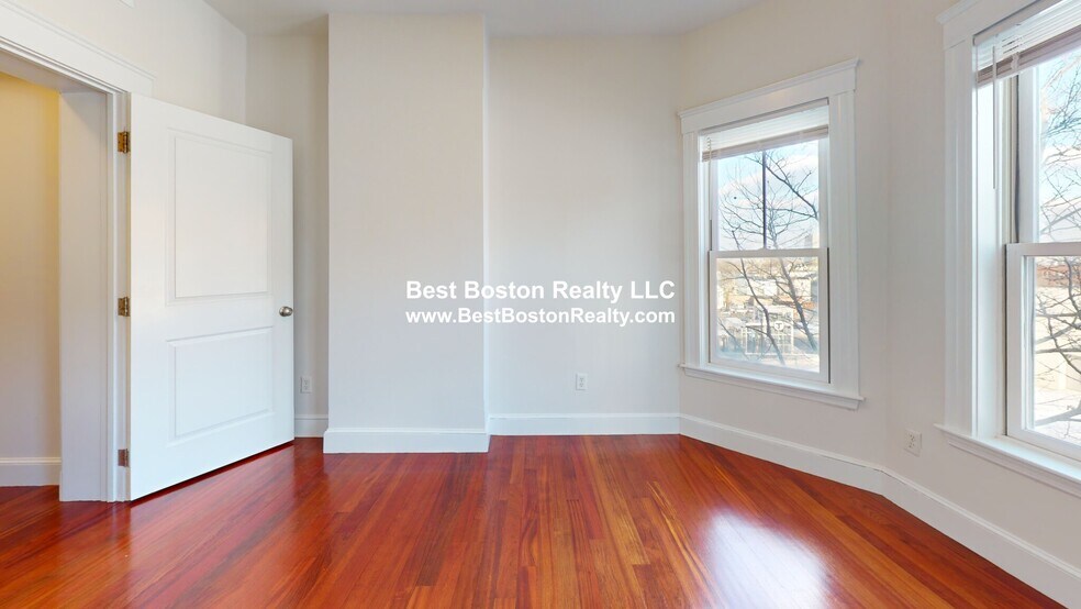 Building Photo - 156 School St