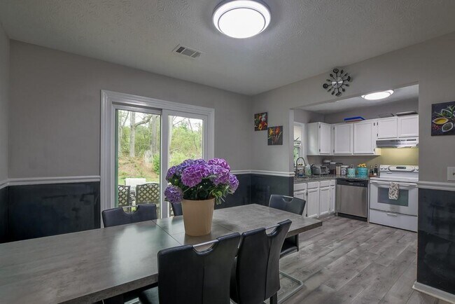 Building Photo - 356 Meadow Trace Dr
