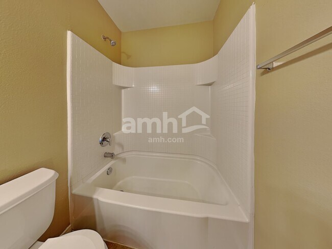Building Photo - 937 Iona Dr