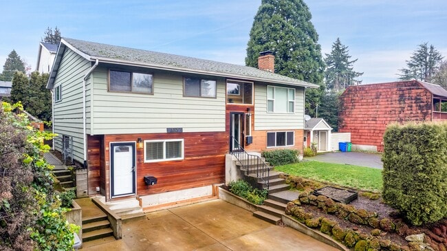 Building Photo - 8325 SW Terwilliger Blvd