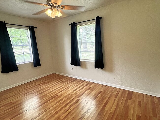 Building Photo - 560 Beverly Dr