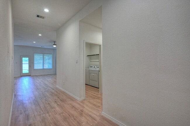 Building Photo - 31603 Zoe Pt