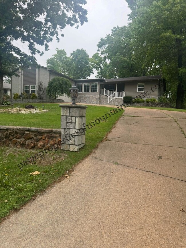 Building Photo - 4 Bed/2 Bath Home in Village Green
