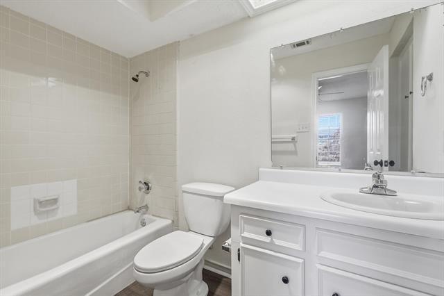 Building Photo - 2145 Willow Pl