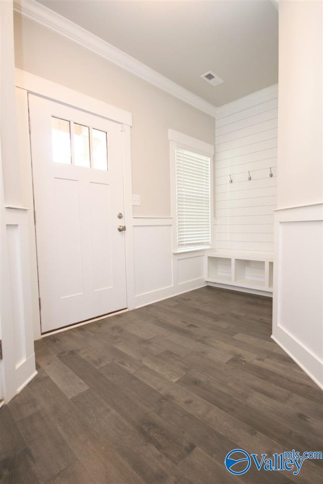 Building Photo - 707 Sluice Dr SW