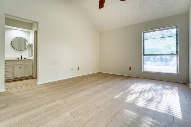 Building Photo - 5860 Sampley Way