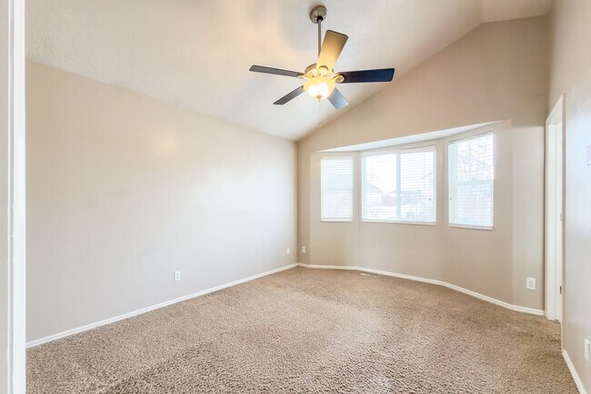 Building Photo - Comfortable 4 bed, 3 bath Family Home With Garage & Pet-Friendly Living! - Available NOW!