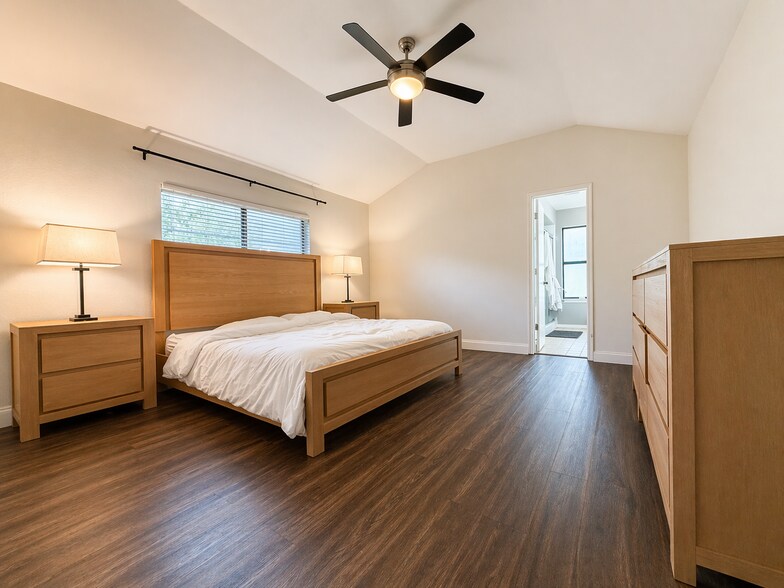 Building Photo - 3840 Horizon Dr