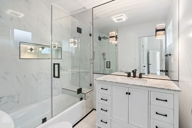 Building Photo - Designer Culver/Fairfax House + Studio | Dog Run & Private Orchard | 3-Car Parking